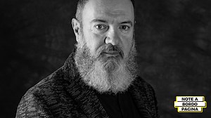 Mi piaceva l'idea di una squadra fognature: erano alcuni agenti che passavano sotto le fogne per vedere che nessuno mettesse una bomba sul percorso del Duce. Poliziotti con la tuta, in mezzo alle fogne che a un certo punto vedono un cadavere che sembra guardarli e indicarli... "Bell'Abissina. Un'indagine del commissario Marino", il nuovo giallo di Carlo Lucarelli, è in tutte le librerie e store on-line. | Mondadori