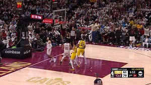 MAX STRUS WITH THE THROWDOWN 😱 | NBA TV