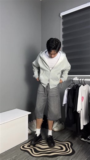 Cropped Hoodie Outfit Ideas for Stylish Looks