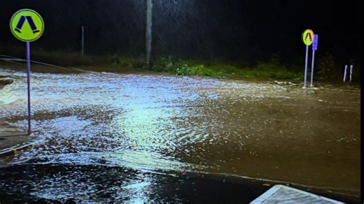 Homes evacuated, flood warnings in place as rain continues to batter NSW