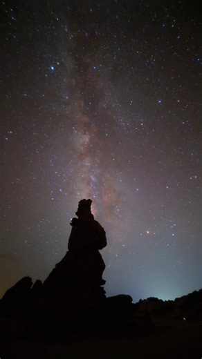3.5M views · 93K reactions | ✨ Lose yourself under AlUla’s breathtaking starry skies where the desert looks up to celestial magic. Brilliantly captured by Muhammad Awad Al-Obaidi  Use #MyAlUla to be featured. #AstroTourism #ForeverRevitalising #ExperienceAlUla | Experience AlUla | Facebook