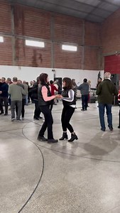 SARMIENTO CELEBRÓ SU ANIVERSARIO CON UN GRAN ALMUERZO Este domingo el Club Sarmiento de Crespo celebró su cumpleaños 86 con un almuerzo que congregó a gente de toda la zona pese a la intensa lluvia. Bandita Edelweiss y Grupo Tentación le pusieron música a la jornada. | Canal 6 Entre Rios TV