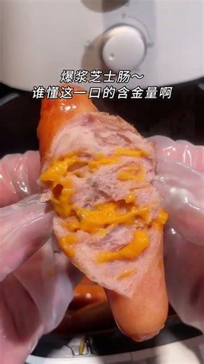 Exploded Cheese Sausage Who knows the gold content of this bite? Super delicious Grilled Sausage