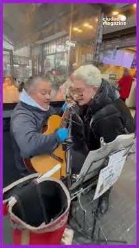 Carmen Barbieri went viral singing with a street performer on Corrientes Avenue