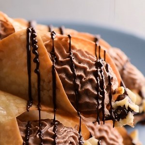 So Yummy on Instagram: "CONTAIN YOURSELF!!! These two edible containers will have you thinkin' outside the bowl! 🚫❓😋"