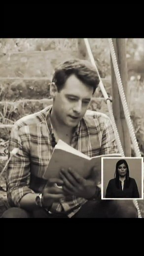 Alberto Caeiro Poemas VII e XX de ‘O Guardador de Rebanhos’ Rubrica autoral “Gigões e Anantes” do saudoso @nadaseracomodante.rtp da @rtp_2 Gravado bem no início da pandemia COVID, em Março de 2020. O programa nunca parou, durante os confinamentos continuámos a dar literatura às pessoas. Eu estava sem barba, ironicamente, por ter acabado de fazer de Fernando Pessoa nas gravações de vídeo para o espectáculo multimédia ‘Lisbon Legends’, nas Ruinas do Carmo. Com a @filipaleal_oficial e a @marisafeio