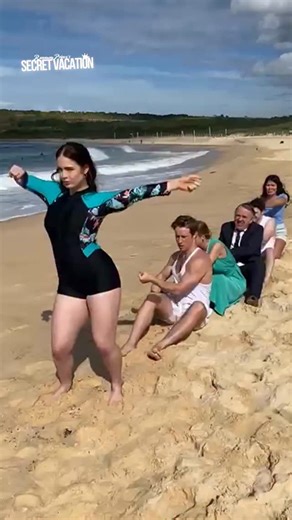 Aura farming just hits different on the beach. 📱: Runaway Prince's Secret Vacation — link in bio! #runawayprincessecretvacation #shortdrama #verticaldrama #verticalseries #romance #viral | Vigloo