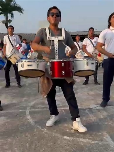 O grito de guerra mais aguardado do mês #samba #batucada #dofunk by @Adrian Sandoval Instructor