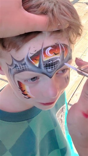 Batman!! 🦇🌃🌓 on the job at Mozarts! #batmanfacepaint #mozartscoffee #ipaintubybrie #facepainteroftiktok