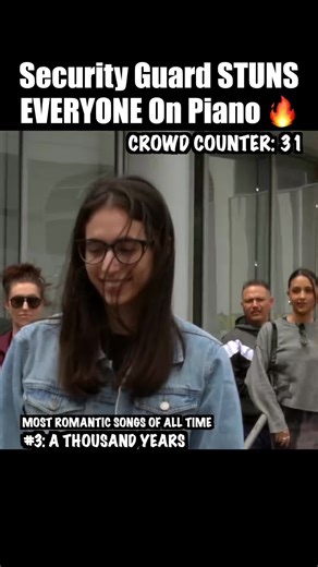 I couldn’t believe this security guard could play like this! 🎹