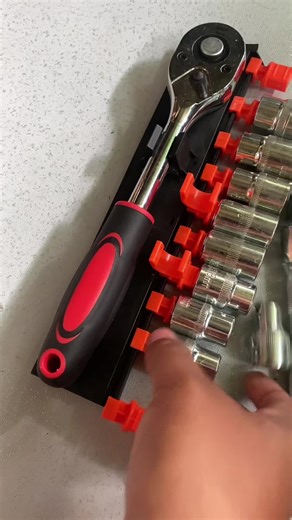 12-Piece Socket Wrench Set for Efficient Tool Use