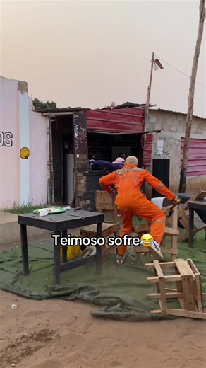 Teimoso sofre😂 #memestiktok😂😂 @LINDA NETO