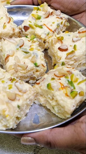 Cook with Parul (ChefParulGupta) on Instagram: "NO Ghee NO Mawa Instant 2 Glass Milk se banegi 1 KG Famous MITHAI / Instant Bread Kalakand Recipe न घी मावा न छेना मलाई सिर्फ 5 मिनट में 2 गिलास दूध से बनेगी 1किलो फेमस मिठाई | Bread Kalakand Recipe Ingredients List: 🍕🍣 सामग्री 🌐 Full Written Recipe🍕 Step by Step Visit my Website https://cookwithparul.com/ 🌐 पूरी लिखित रेसिपी 🍣 देखने के लिए आप मेरी हिंदी वेबसाइट लिंक को क्लिक कीजिये Hindi Website http