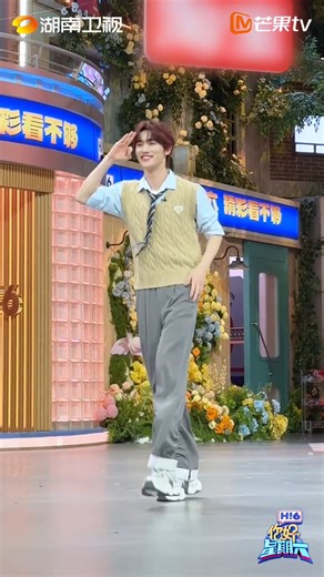 #DingChengxin in that yellow sweater dancing to "Curry" is just too adorable! ➡ https://d.mgtv.com/zb-MFe | Mangotv Celebrity