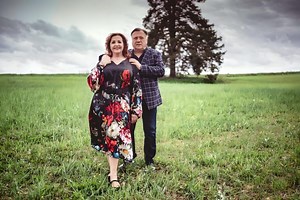 UGLEDAO SVJETLO DANA: Halid Bešlić i Ana Bekuta predstavili pjesmu 'Zagrli me', pogledajte i kako izgleda (VIDEO)
