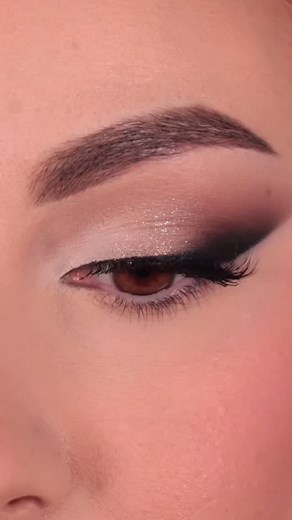 Eye Makeup on Instagram: "#eyemakeup #instamakeup #beautytips #glammakeup #makepartist #makepartist #makeuptutorial"