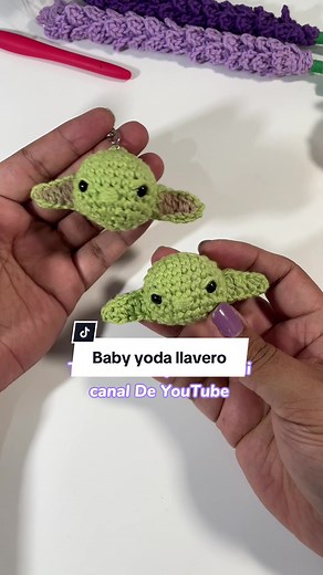 ¿Quién ama star wars? ✨ llavero Baby Yoda amigurumi tejido a crochet 🧶 tutorial completo en mi canal 😁🤗 #tejedoras #ganchillo #amigurumis #tejeracrochet #tejiendoacrochet #yotejo #babyyodaamigurumi