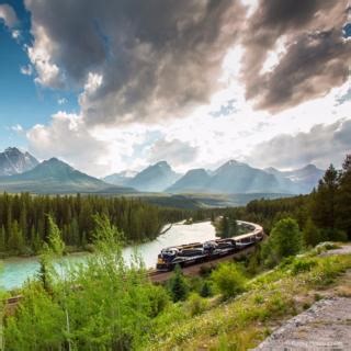 🌟 Bonne nouvelle ! Les départs 2026 pour la Croisière en Alaska et le voyage à bord du Rocky Mountaineer ® sont maintenant disponibles ! 🚂 Réservez dès maintenant pour vivre ce voyage qui sort de l'ordinaire. Vous pourrez profiter d'un wagon nolisé en français, un service haut de gamme avec des repas gastronomiques ainsi que des hôtels situés en plein coeur des villes chaque soir. Tous les détails ici 👉 https://gvq.ca/fr/circuits-accompagnes/amerique/canada/ouest-canadien/10378-les-rocheuses-