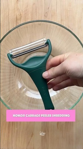 SHREDDING CABBAGE: Nonoji Cabbage Peeler #kitchengadgets #cabbage