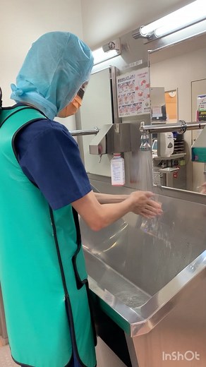 倉敷中央病院 | ラビング法ってご存知ですか？ 手術時の手洗いはラビング法で行います。その目的は、 ①皮膚表面の一過性微生物の除去 ②常在細菌叢の減少 ③微生物の急速な再増殖の抑制、の3点です。 #ラビング法 #倉敷中央病院 #ペースメーカー #手術 #kurashiki | Instagram
