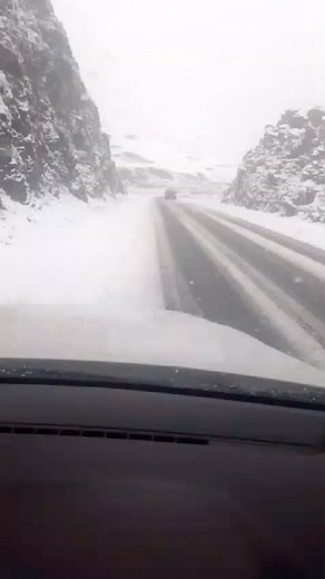 Snow has started falling in some parts of the Eastern Cape. In some areas the snow is accompanied by heavy rainfalls. Video credit: Eastern Cape Department of Transport | Eyewitness News