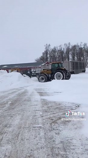 Challenger tractor plowing deep snow #tractortok #tractor #snow #plowingsnow #diesel