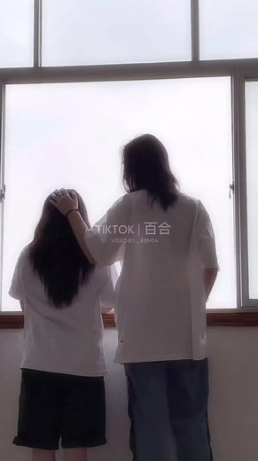 Lesbian Couple Height Difference | GL Size Gap Couple | WLW Height Discrepancy