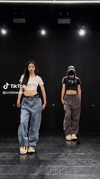 Zoom Remix Dance - Trending TikTok Dances