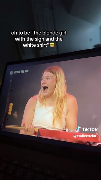 ignore the shaking and sniffling i was crying 😭 #fyp #lollapalooza #chicago #piercetheveil #ptv #lollapalooza2024 #vicfuentes