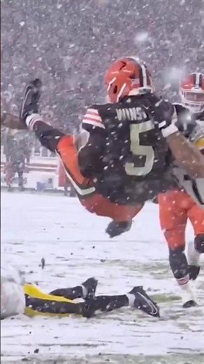 Jameis Winston’s first ever Snow Game was SPECIAL 😂⛄️
