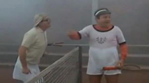 "Ragioniere che fa? Batti? Batti lei!". Fantozzi e il tennis