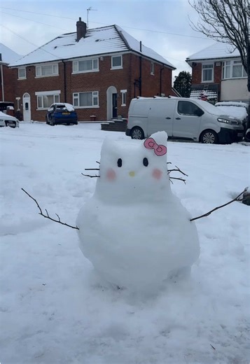 Hello kitty snowman 🎀🫣.#hellokitty #snow #wintervibe #cute