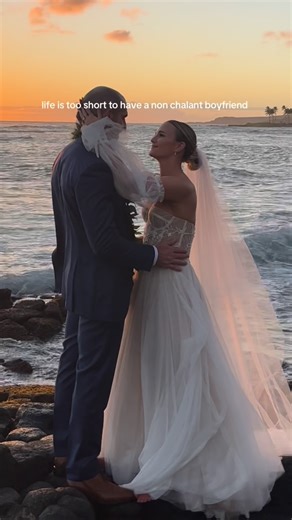 SASHA HANWAY | it’s either a h*ll yes or a no. Imagine someone being nonchalant about your best friend — your gorgeous, cool, thoughtful, complicated,... | Instagram