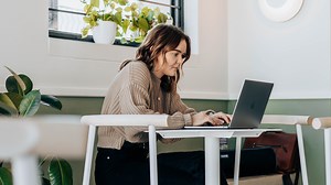 Unlock Your Potential in Ideation Design with Inscape 🎨 Meet Janke Bester, an inspiring Inscape alum who transformed her passion for creative problem-solving into a successful career. With a Bachelor of Design in Ideation Design, you too can shape the future of UX, System Design and Creative Strategy. 💡 Why Ideation Matters: At Inscape, you won't just learn design principles—you will master the art of ideation, where you turn concepts into real-world solutions. Whether it's designing innovativ