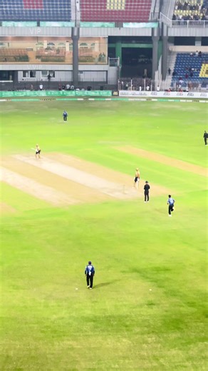 #ShahNawazDahani 1st bal wckt 🤣🤣🤣 #ImranKhanStadm