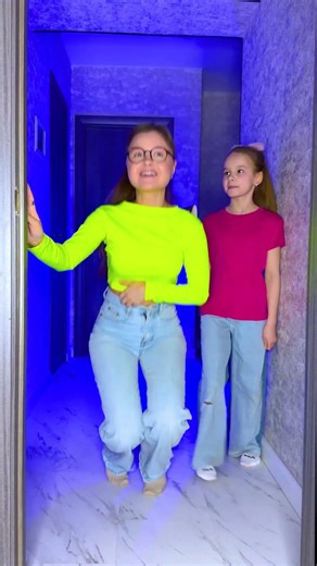 Wow! 🎩 Is This a Hat… or a Magic Portal?! 😲