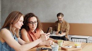 Mau Privasi dalam HP Tetap Terjaga? Gunakan 5 Aplikasi Lock Screen Ini - Tribunshopping.com