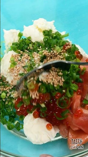 【5分でできる絶品おつまみの世界♡】お酒に合いすぎる！超簡単チーズレシピ / Mozzarella & Salmon with Scallion Sauce