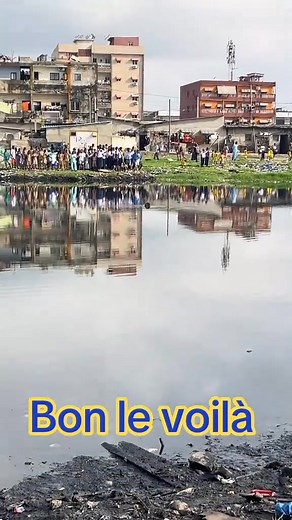 Le voleur saute et se cache sous l'eau après une course poursuite. | Yopougon TV 1