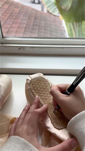 pointe shoe asmr! desc 🩰 #viral #fyp #aesthetic #pointeshoes #ballet #dance #vlog #asmr #blowup