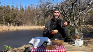 3.9K views · 328 reactions | Consumul de grâu încolțit aduce o varietate de avantaje: este bogat în nutrienți, îmbunătățește digestia și întărește sistemul imunitar. Fratele Daniel ne îndeamnă să ne bucurăm zilnic de această minunată resursă pentru a ne menține sănătatea și vitalitatea în formă optimă. #remediimanastiresti #grau #sanatate | TRINITAS TV | Facebook