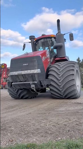 Case Steiger 540 IH e Case Quadtrac 715 #tractor #case #quadtrac #agro #farm