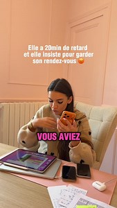 Ce genre d’échange, aucune professionnelle ne l’aime 😅 Et pourtant… Ça arrive ! Poser un cadre, ce n’est pas manquer de respect à une cliente 🙅‍♀️ C’est respecter son travail, son temps ⏰ et les autres rendez-vous prévus après 📅 Dire non à un retard, ce n’est pas refuser une cliente ❌ C’est refuser de bâcler une prestation 💅✨ Être professionnelle, ce n’est pas aller plus vite sous la pression C’est maintenir une qualité constante, même quand c’est inconfortable 💗 On peut comprendre, rester 