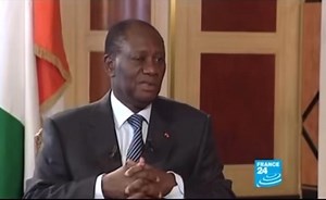 Apparemment, le 𝐛𝐫𝐚𝐪𝐮𝐞𝐮𝐫 au bracelet judiciaire ce trophée qu’il arbore comme une montre de luxe a curieusement effacé ce chapitre peu glorieux de son CV. Pourtant, la 𝐯𝐢𝐞 a une mémoire d’𝐞́𝐥𝐞́𝐩𝐡𝐚𝐧𝐭 : les mêmes causes enfantent toujours les mêmes effets collatéraux, sauf qu’avec lui, c’est toujours du mauvais cinéma en rediffusion. Depuis avril 2011 jusqu’à aujourd’hui, rien n’a changé dans son répertoire de ratés. La seule différence, c’est que le dispositif, lui, s’est perfe