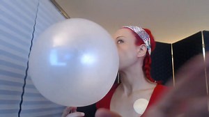 Sandi squirts bubblegum (1) 吃泡泡糖吹大泡泡