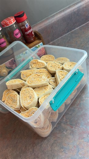 Buffalo Chicken Pinwheels 🔥 #buffalochicken #pinwheels #partyfood #easyrecipe | Cooking with Kristin Stepp