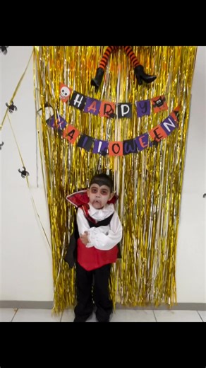 5.6K views · 53 reactions | 率 el vampiro más enojado  #halloween2025 #vampiros #dracula #halloweencostume | Karlaashe | Facebook