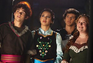 High School Musical EP On Nini's Return In Season 3 Finale, That 'Thrilling' Kiss And More — What's Next For Everyone? - TVLine