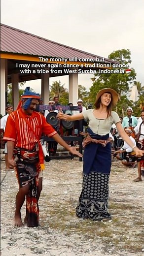 Dancing a traditional dance in Sumba, Indonesia 🇮🇩