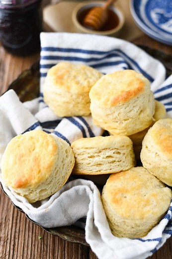 Aunt Bee's 3 Ingredient Biscuit Recipe (Easy and Fluffy Biscuits)